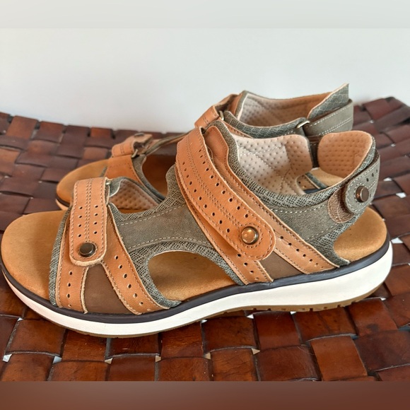 SAS Embark Sandal - Olive and Tan
Walking Sandal Nearly New - Picture 3 of 6